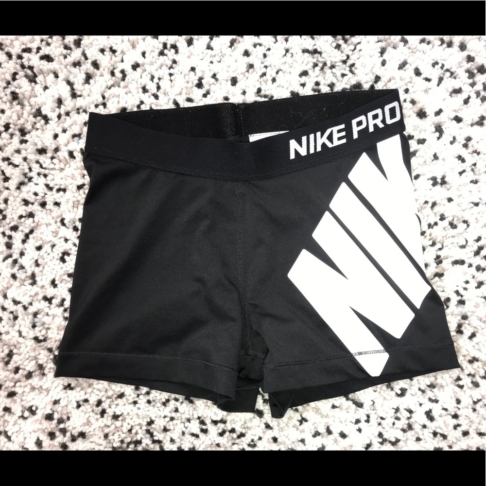 BLACK NIKE PROS DRI FIT MEDIUM